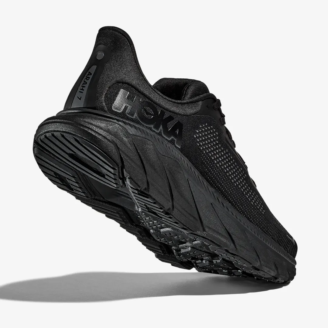 HOKA ARAHI 7 TRIPLE BLACK