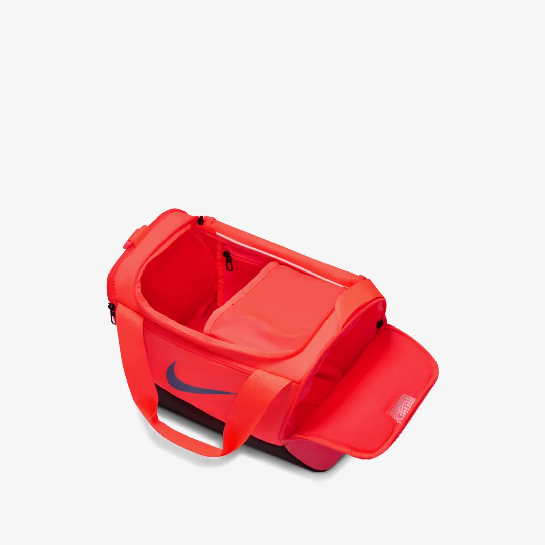 NIKE BRASILIA 9.5 TRAINING DUFFEL BAG 25L HOT LAVA