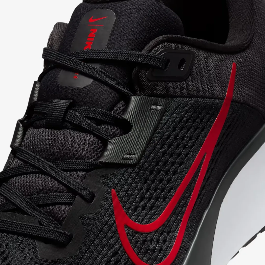 NIKE QUEST 6 BLACK WHITE UNIVERSITY RED